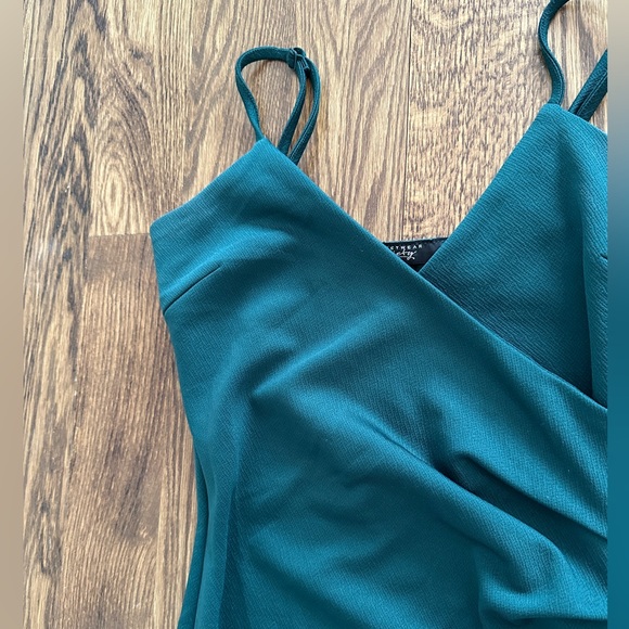 Emerald Green asymmetric dress with leg slit - Picture 4 of 5